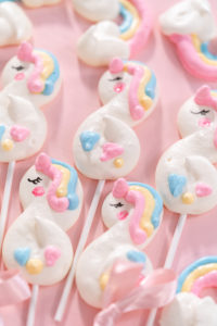 Unicorn meringue pops