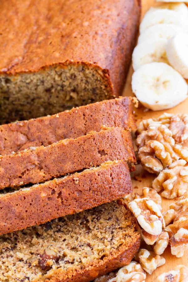 Freshly baked classic banana bread with walnuts and bananas.