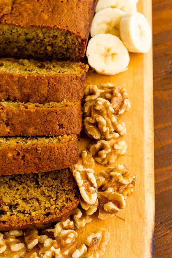 Freshly baked classic banana bread with walnuts and bananas.