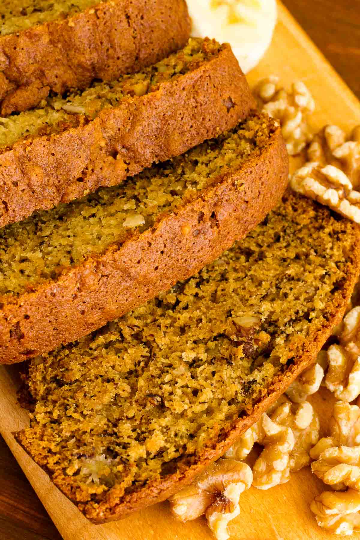 Freshly baked classic banana bread with walnuts and bananas.