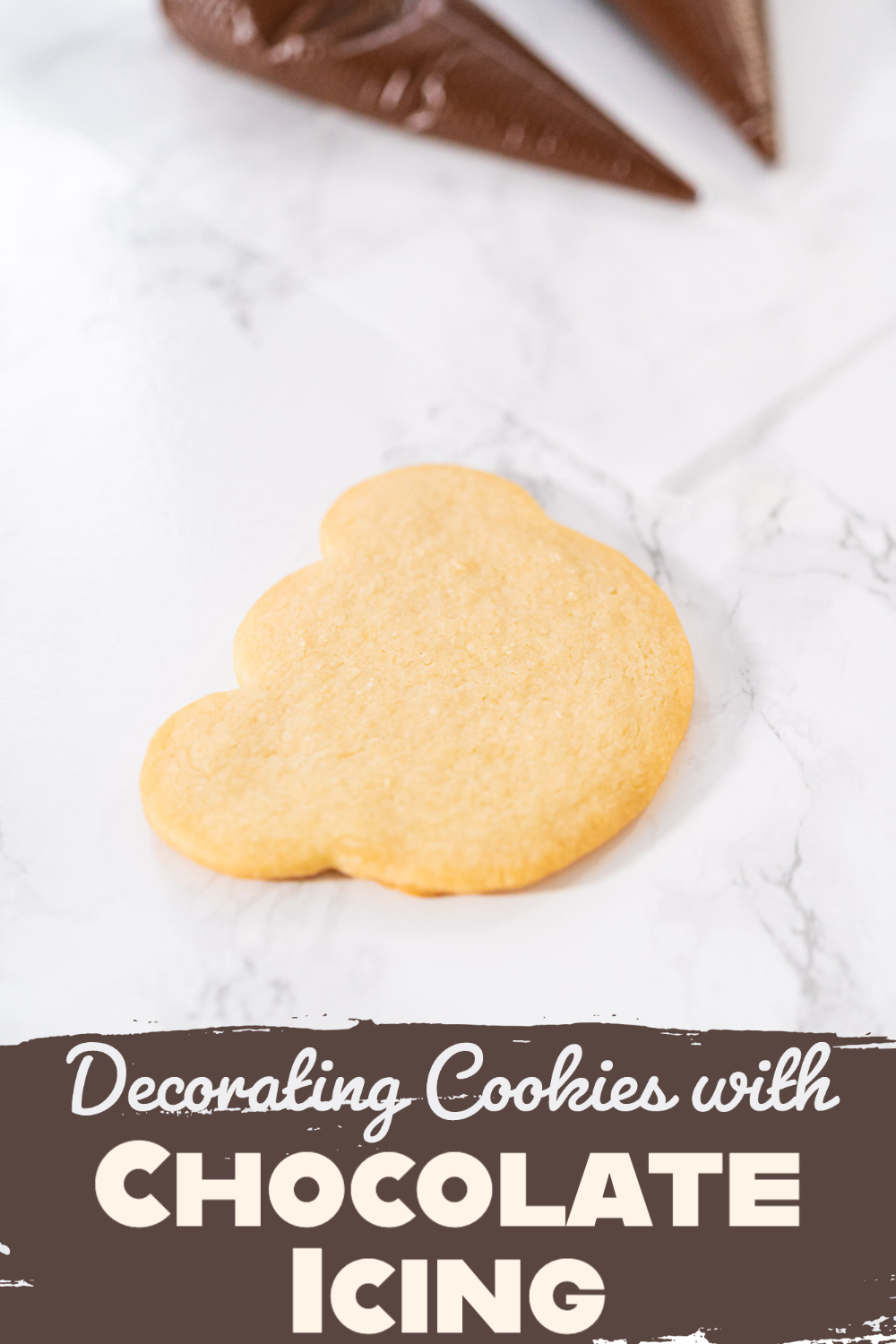Decorating Cookies with Chocolate Icing